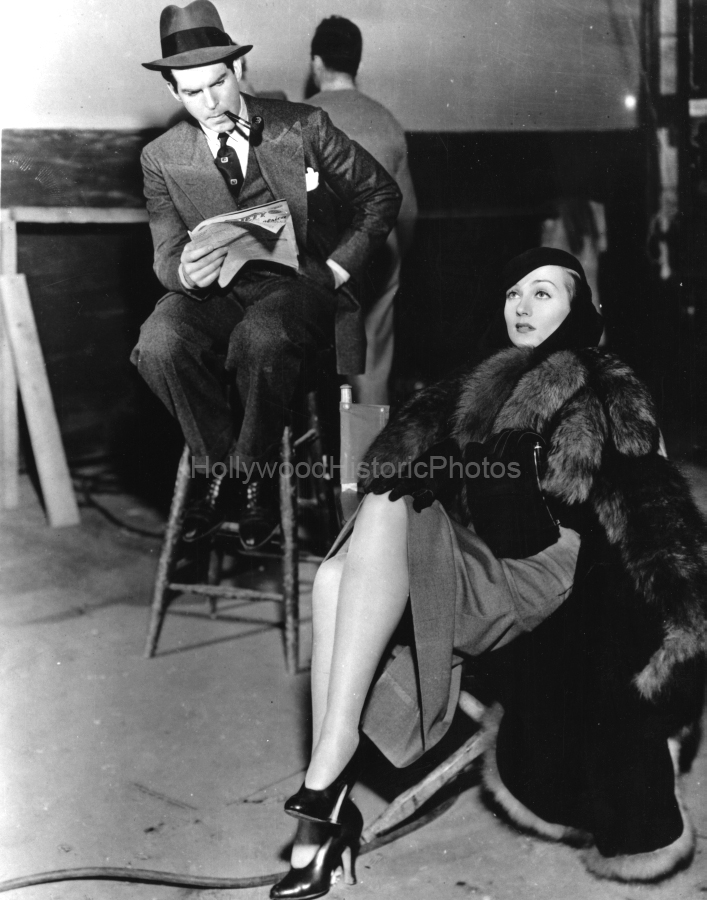 Fred McMurray 1936 3 With Carole Lombard behind the scenes wm.jpg